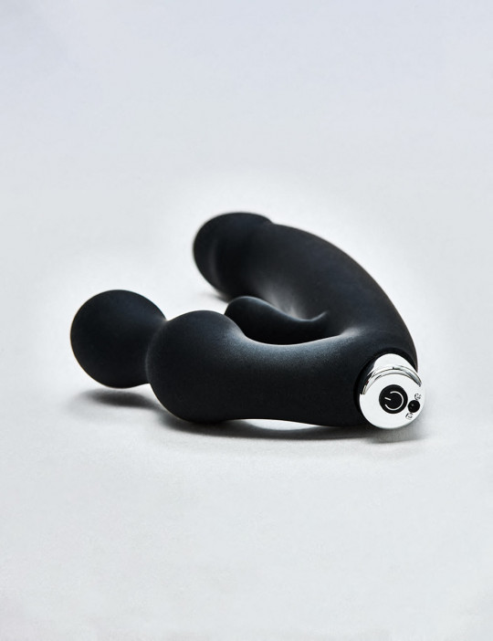 Vibrating Strapless silicone strap on Dildo Strap U Tri-revolver detail